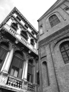 Stainable toursim – ancient palazzos in venice